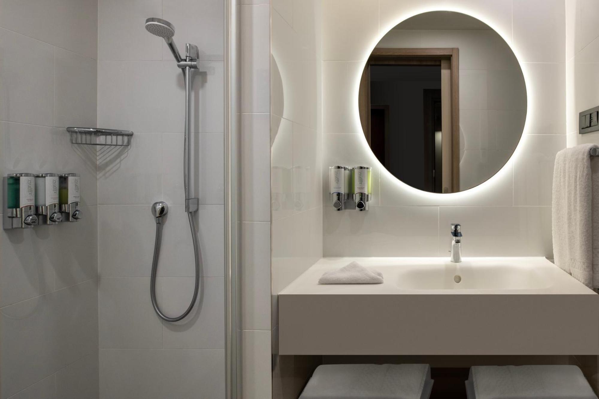 Hampton By Hilton Istanbul Merter Екстер'єр фото