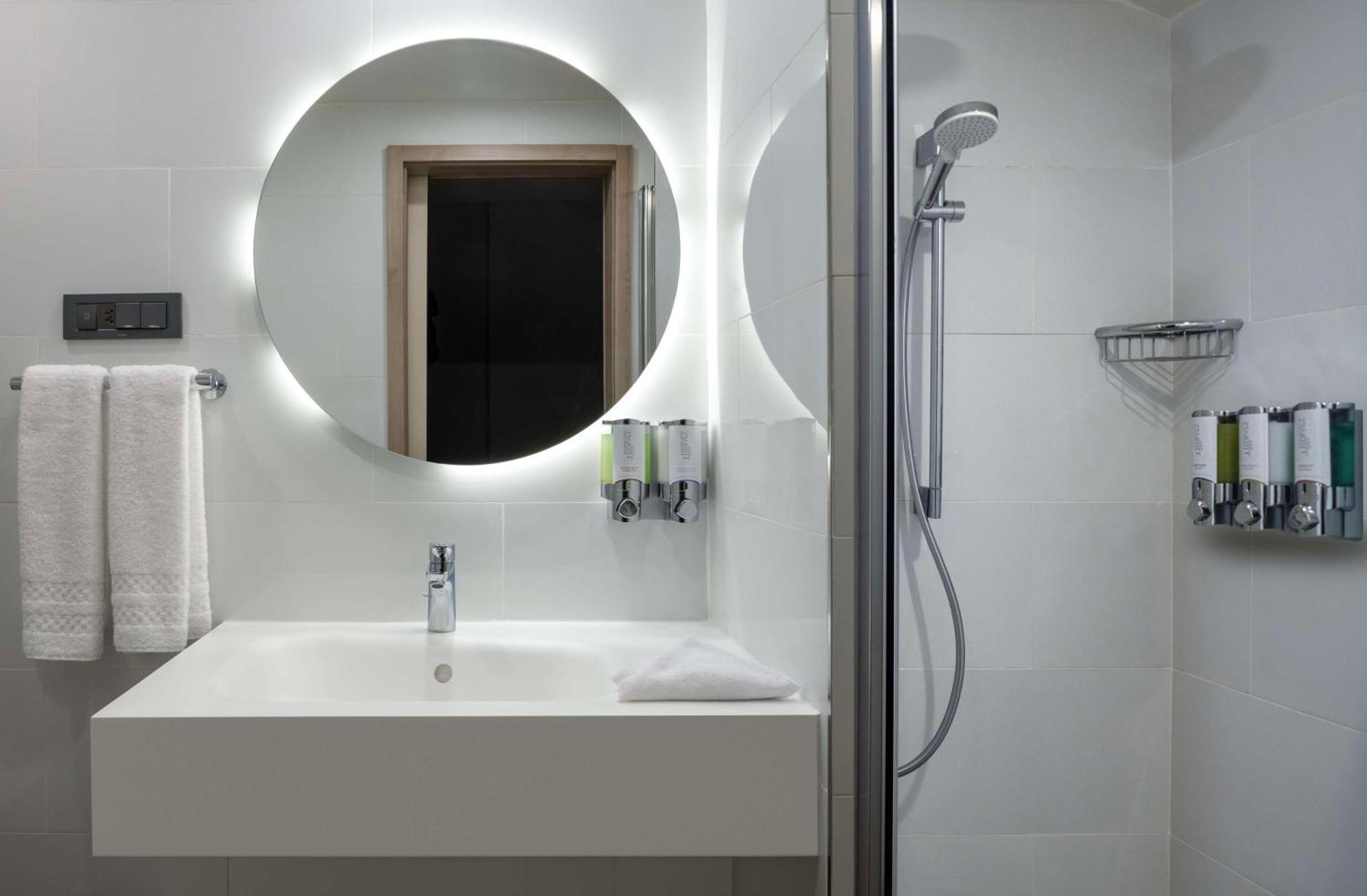 Hampton By Hilton Istanbul Merter Екстер'єр фото